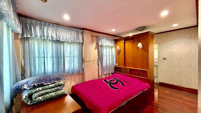 picture For rent house in  Soi Bangnatrad 19-21 2 floors Size 100 square wah - 25/37