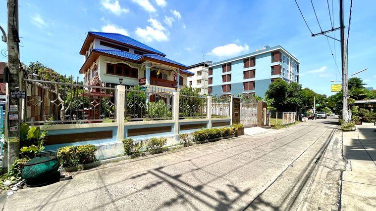 picture For rent house in  Soi Bangnatrad 19-21 2 floors Size 100 square wah - 5/37