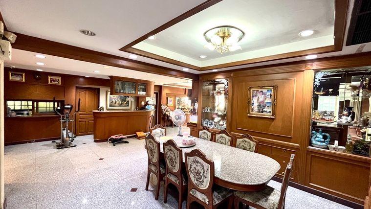 picture For rent house in  Soi Bangnatrad 19-21 2 floors Size 100 square wah - 9/37
