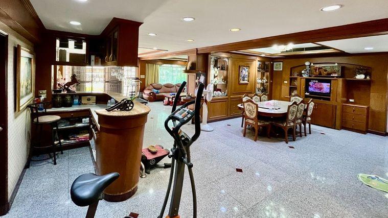 picture For rent house in  Soi Bangnatrad 19-21 2 floors Size 100 square wah - 8/37