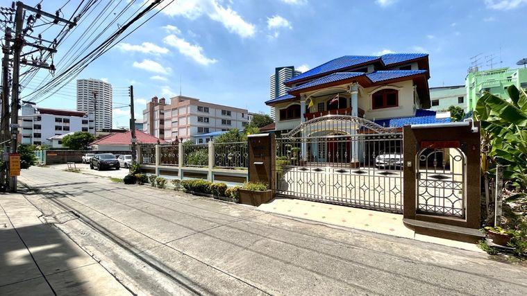 picture For rent house in  Soi Bangnatrad 19-21 2 floors Size 100 square wah - 4/37