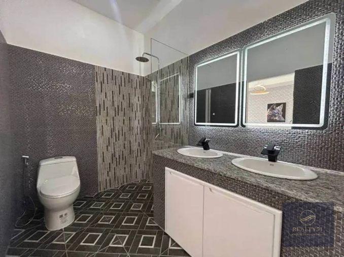 รูป Brand new high class European standard villa on Pratumnak 5 minutes walk from the beach - รูปที่ 10/16