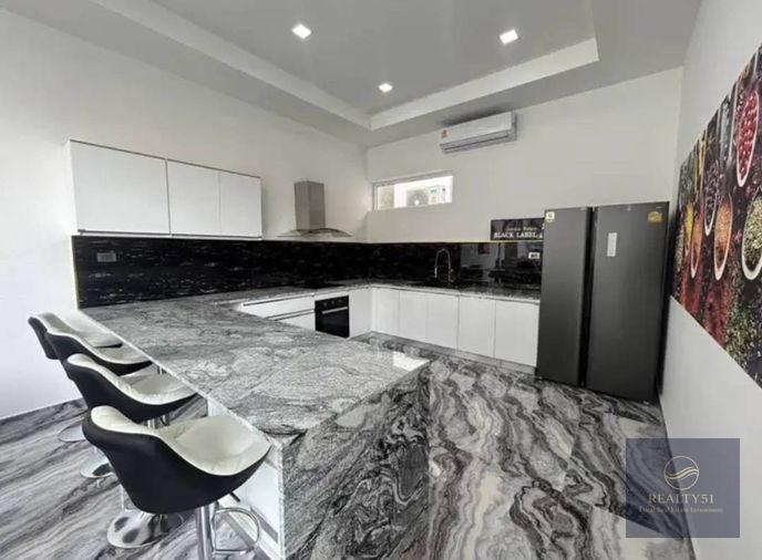 รูป Brand new high class European standard villa on Pratumnak 5 minutes walk from the beach - รูปที่ 6/16