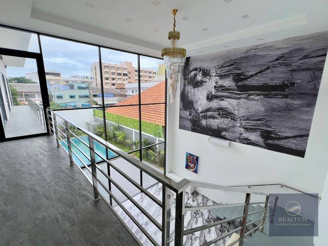 รูป Brand new high class European standard villa on Pratumnak 5 minutes walk from the beach - รูปที่ 8/16