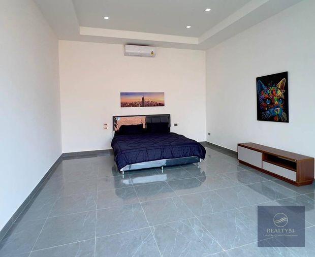 รูป Brand new high class European standard villa on Pratumnak 5 minutes walk from the beach - รูปที่ 15/16