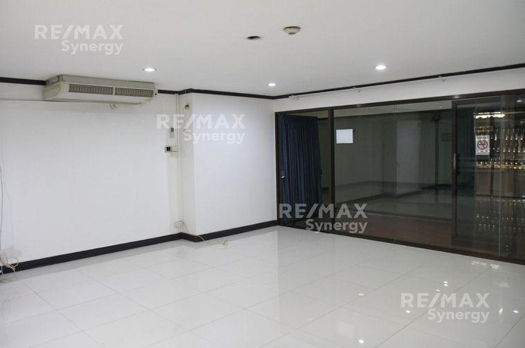 รูป Call : 063-019-9956 ให้เช่า พื้นที่สำนักงาน ออฟฟิศย่านอโศก มีหลายขนาด อยู่ภายในอาคาร Omni Tower ใกล้รถไฟฟ้า BTS สถานีนานา มีที่จอดรถ - รูปที่ 9/12