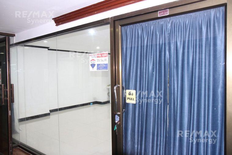 รูป Call : 063-019-9956 ให้เช่า พื้นที่สำนักงาน ออฟฟิศย่านอโศก มีหลายขนาด อยู่ภายในอาคาร Omni Tower ใกล้รถไฟฟ้า BTS สถานีนานา มีที่จอดรถ - รูปที่ 6/12
