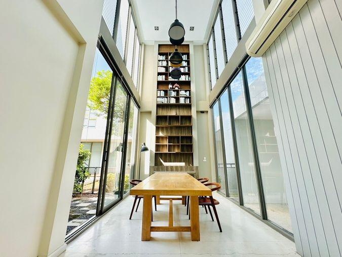 รูป For Sale : บ้านเดี่ยวติดทะเลชลบุรี : หมู่บ้านคาซาลูน่า - สัมผัสทะเลเพียงก้าวเดียว (บางแสน บางพระ) - รูปที่ 1/30