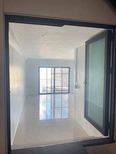 รูป 🏡✨ ขายทาวน์เฮ้าส์ 3 ชั้น รีโนเวทใหม่ ! ประชาอุทิศ 54 สวยเป๊ะทุกมุม! - รูปที่ 3/10