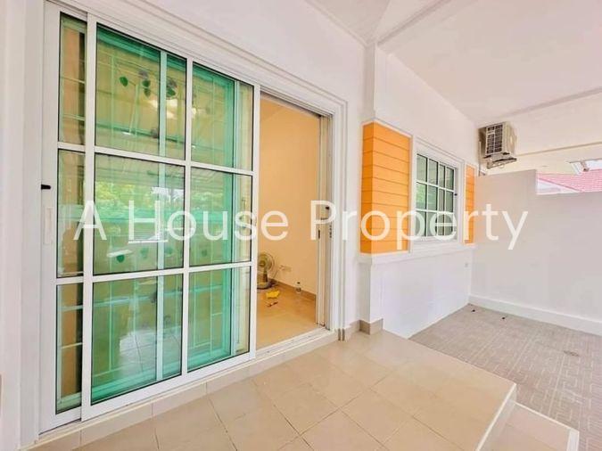 picture Second-hand townhouse, newly renovated, Silanta Village 4 Life, Bueng, Sriracha, Chonburi - 15/16