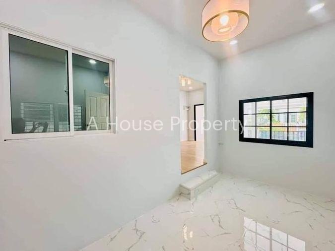 รูป ขายบ้านเดี่ยวมือสอง รีโนเวทใหม่ หมู่บ้าน ศิริพร 2 ศรีราชา ชลบุรี - รูปที่ 9/15