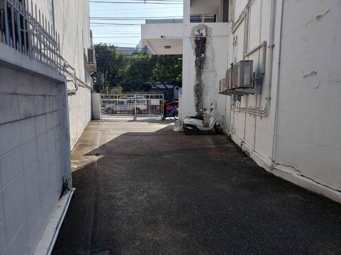 picture For Rent 3 Storey Building Rama 4 Road Phra Khanong Subdistrict, Khlong Toei District Unit 3741 - 2/20