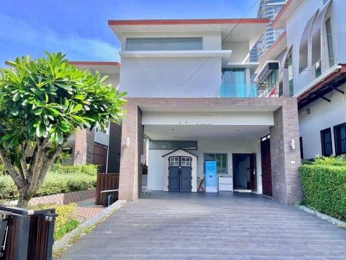 picture For rent: "Luxury pool villa by the sea in Bangsaen with private pool, sea view" - 1/20