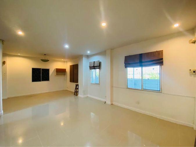 รูป ขายบ้านแฝดหลังมุม บุรีรมย์ (รามอินทรา - ซาฟารี) 5 ห้องนอน - รูปที่ 9/16