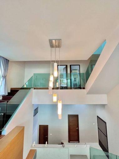 picture For rent: "Luxury pool villa by the sea in Bangsaen with private pool, sea view" - 11/20