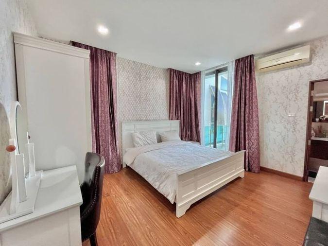 picture For rent: "Luxury pool villa by the sea in Bangsaen with private pool, sea view" - 12/20