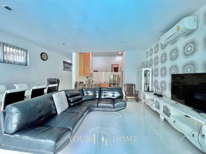 picture For rent: "Luxury pool villa by the sea in Bangsaen with private pool, sea view" - 9/20