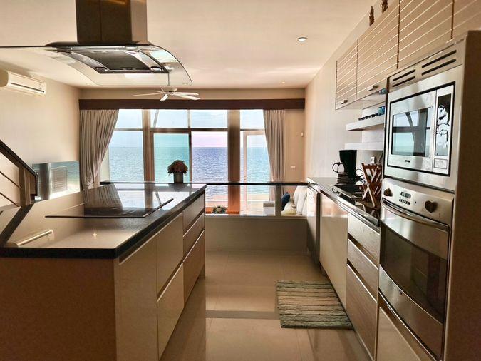 picture Last chance!!!! Luxurious vacation home by the sea in Bangsaen with private beach - 4/40