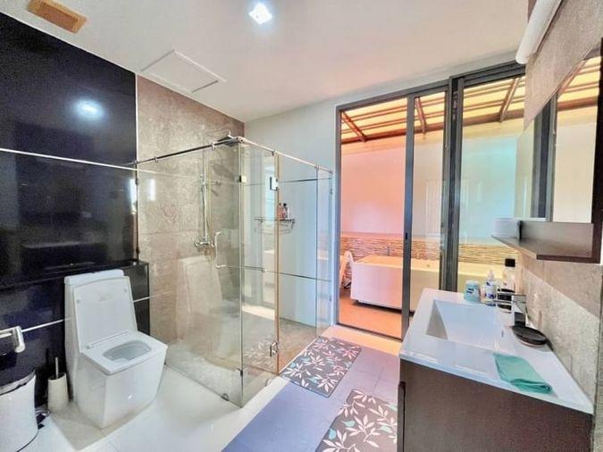 picture For rent: "Luxury pool villa by the sea in Bangsaen with private pool, sea view" - 18/20