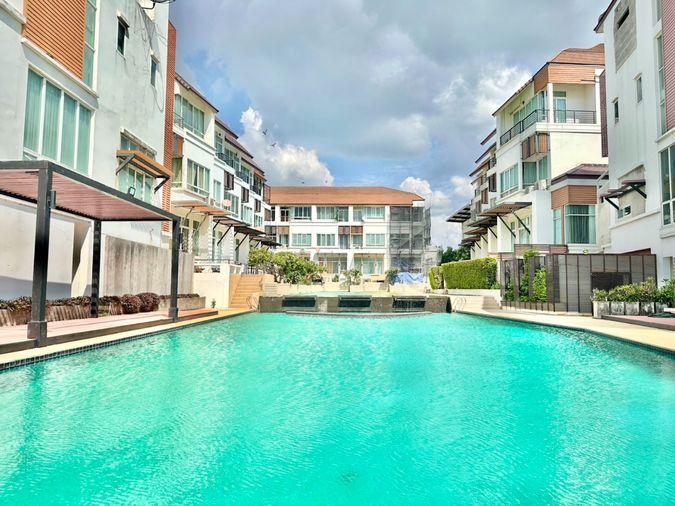 picture Last chance!!!! Luxurious vacation home by the sea in Bangsaen with private beach - 9/40
