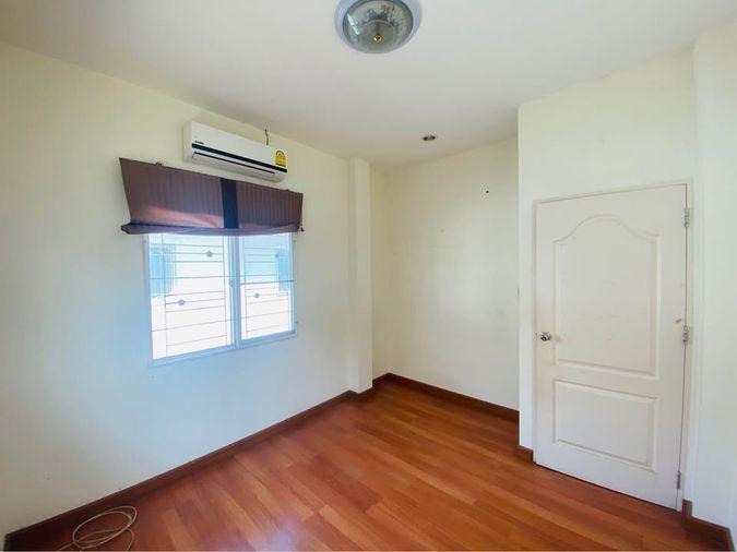รูป ขายบ้านแฝดหลังมุม บุรีรมย์ (รามอินทรา - ซาฟารี) 5 ห้องนอน - รูปที่ 11/16