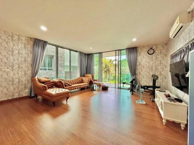 picture For rent: "Luxury pool villa by the sea in Bangsaen with private pool, sea view" - 10/20