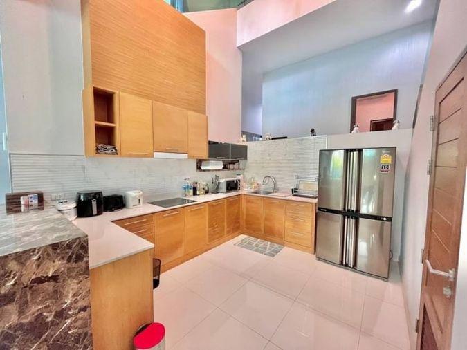 picture For rent: "Luxury pool villa by the sea in Bangsaen with private pool, sea view" - 8/20