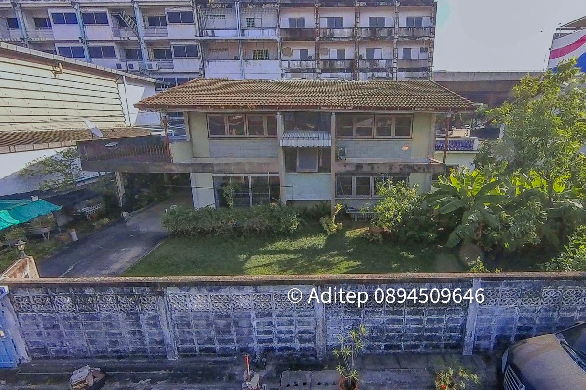 รูป ขายบ้านพร้อมที่ดิน 151 ตรว. ในซอยพระราม 9 ซอย 43 ทำเลดีเยี่ยม เข้าซอยเพียง 100 ม. จากถนนพระราม 9 และใกล้ The Nine Center พระราม 9 เพียง 400 ม. - รูปที่ 11/21