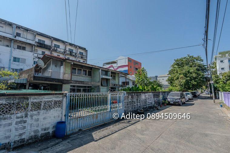 รูป ขายบ้านพร้อมที่ดิน 151 ตรว. ในซอยพระราม 9 ซอย 43 ทำเลดีเยี่ยม เข้าซอยเพียง 100 ม. จากถนนพระราม 9 และใกล้ The Nine Center พระราม 9 เพียง 400 ม. - รูปที่ 13/21
