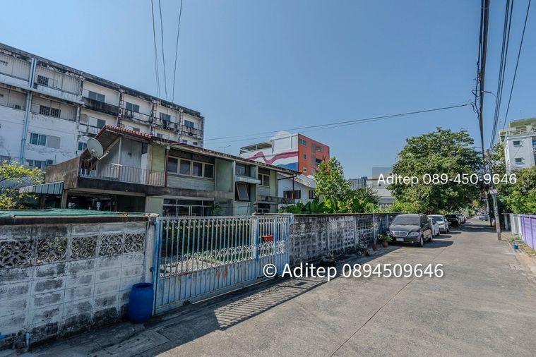 รูป ขายบ้านพร้อมที่ดิน 151 ตรว. ในซอยพระราม 9 ซอย 43 ทำเลดีเยี่ยม เข้าซอยเพียง 100 ม. จากถนนพระราม 9 และใกล้ The Nine Center พระราม 9 เพียง 400 ม. - รูปที่ 13/21