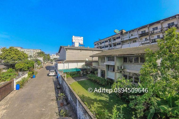 รูป ขายบ้านพร้อมที่ดิน 151 ตรว. ในซอยพระราม 9 ซอย 43 ทำเลดีเยี่ยม เข้าซอยเพียง 100 ม. จากถนนพระราม 9 และใกล้ The Nine Center พระราม 9 เพียง 400 ม. - รูปที่ 6/21