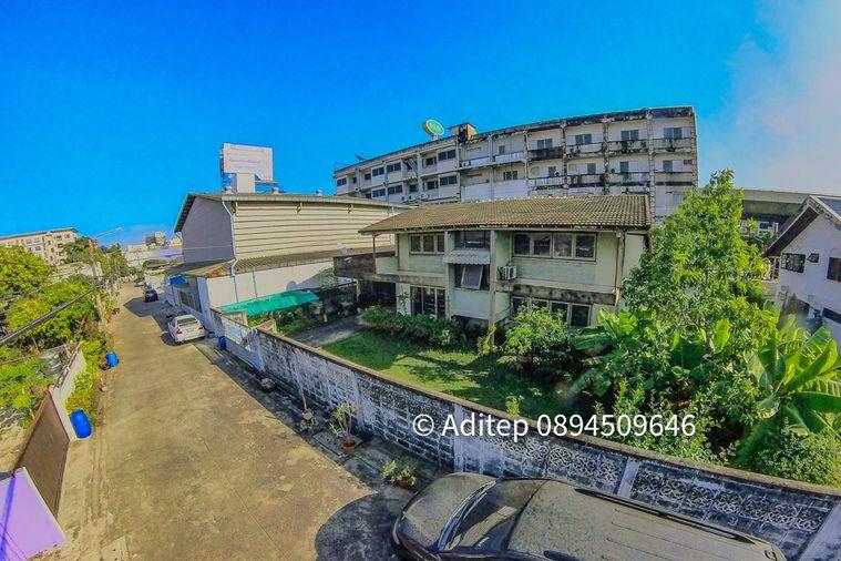 รูป ขายบ้านพร้อมที่ดิน 151 ตรว. ในซอยพระราม 9 ซอย 43 ทำเลดีเยี่ยม เข้าซอยเพียง 100 ม. จากถนนพระราม 9 และใกล้ The Nine Center พระราม 9 เพียง 400 ม. - รูปที่ 10/21