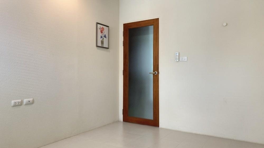 picture Townhome Baan Klang Muang Ladprao-Serithai     Home office  (available 1st Jun26) - 9/20