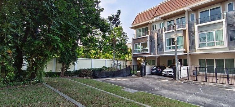 รูป ขายทาวน์โฮม Urban Sathorn เออร์เบิน สาทร  หน้าบ้านเป็นสวนโล่งไม่ตรงกับบ้านใคร - รูปที่ 2/17