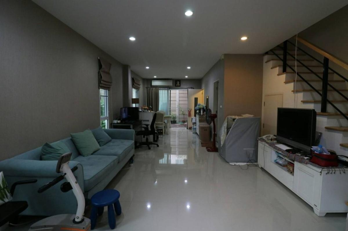 รูป หลังมุม ขายทาวน์เฮ้าส์  Lumpini Town Place Sukhumvit 62 ลุมพินี ทาวน์ เพลส สุขุมวิท 62   3 ชั้น - รูปที่ 2/7