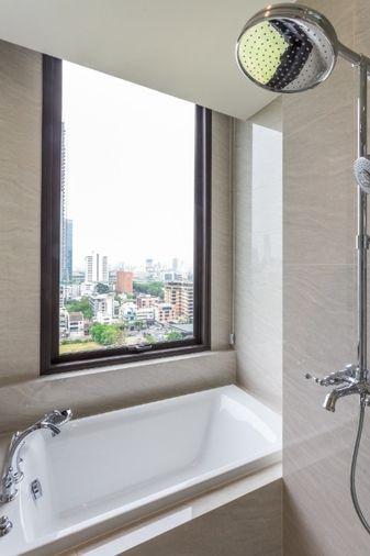 รูป Muniq Langsuan (มิวนีค หลังสวน) Pet friendly   วิวสวนลุม Central park  ทิศใต้  ชั้น15  2 ห้องนอน 2ห้องน้ำ - รูปที่ 28/49