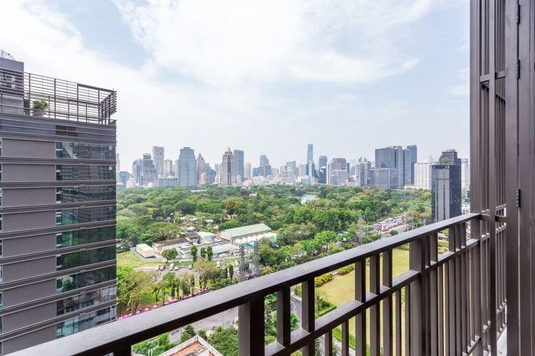 รูป Muniq Langsuan (มิวนีค หลังสวน) Pet friendly   วิวสวนลุม Central park  ทิศใต้  ชั้น15  2 ห้องนอน 2ห้องน้ำ - รูปที่ 26/49
