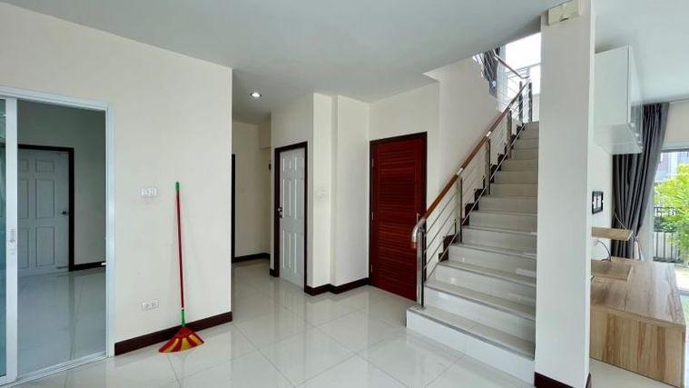 รูป ขายบ้านสวยหลังใหญ่ โครงการ มบ.โคโค่ ฮิลล์ อ่าวอุดม ศรีราชา ชลบุรี  - รูปที่ 6/11
