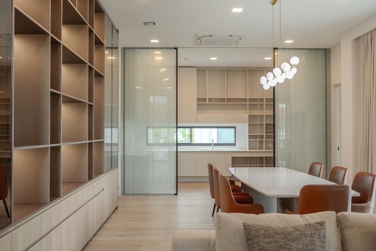 รูป Vive Krungthepkritha | ให้เช่าบ้านเดี่ยวหลังมุม 4 ห้องนอน แต่งสวย แบบ Modern Luxury ดูอบอุ่น น่าอยู่ ใกล้รร.นานาชาติเวลลิงตั้น - รูปที่ 29/49