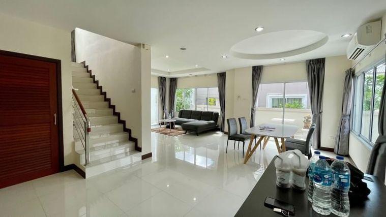 รูป ขายบ้านสวยหลังใหญ่ โครงการ มบ.โคโค่ ฮิลล์ อ่าวอุดม ศรีราชา ชลบุรี  - รูปที่ 4/11
