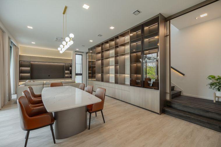 รูป Vive Krungthepkritha | ให้เช่าบ้านเดี่ยวหลังมุม 4 ห้องนอน แต่งสวย แบบ Modern Luxury ดูอบอุ่น น่าอยู่ ใกล้รร.นานาชาติเวลลิงตั้น - รูปที่ 2/49