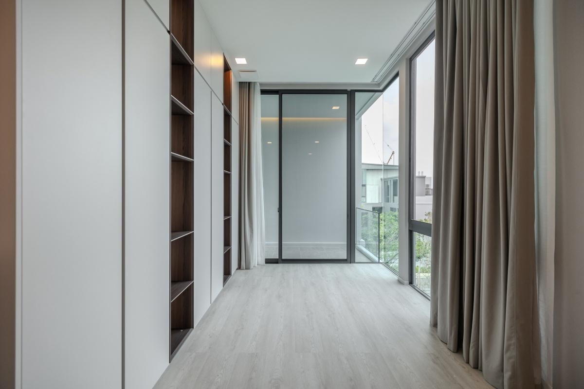 รูป Vive Krungthepkritha | ให้เช่าบ้านเดี่ยวหลังมุม 4 ห้องนอน แต่งสวย แบบ Modern Luxury ดูอบอุ่น น่าอยู่ ใกล้รร.นานาชาติเวลลิงตั้น - รูปที่ 23/49