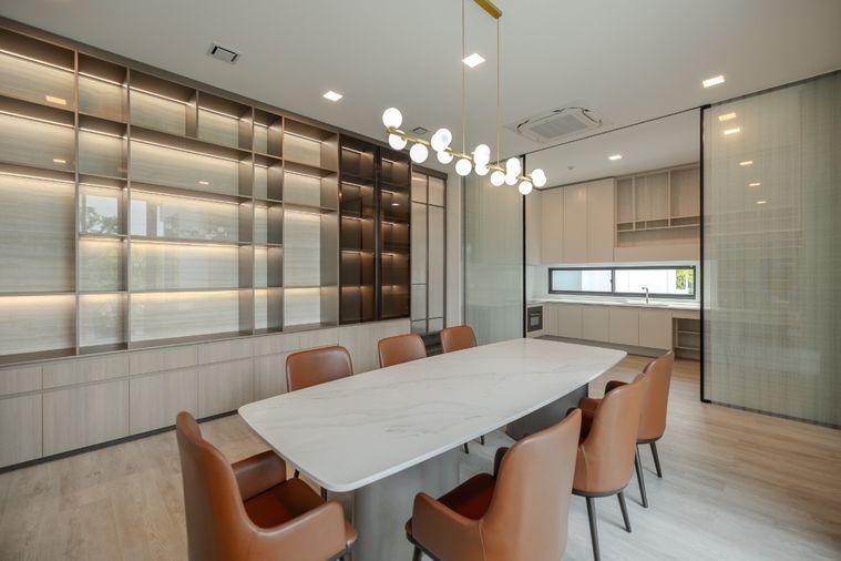 รูป Vive Krungthepkritha | ให้เช่าบ้านเดี่ยวหลังมุม 4 ห้องนอน แต่งสวย แบบ Modern Luxury ดูอบอุ่น น่าอยู่ ใกล้รร.นานาชาติเวลลิงตั้น - รูปที่ 27/49
