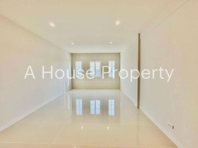 picture Commercial building, luxurious design, 3 floors high, Eternal Square, Bowin, Sriracha - 9/15