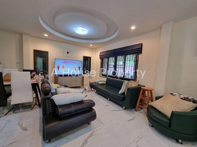 รูป ขายบ้านสวยศรีราชา หนองค้อ บรรยากาศดี พร้อมเข้าอยู่ บิ้วอินจัดเต็ม - รูปที่ 9/14