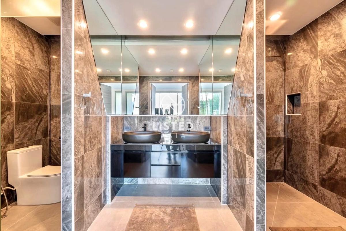 picture The Cove Pattaya Beachfront Condo for Sale - 14/16