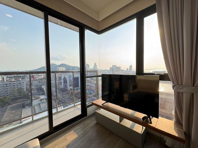รูป ราคาพิเศษ ให้เช่า : Keen condo : 2Bed 2 Bath 63 ตรม ชั้น 12 (วิวทะเล) : ตรงข้ามโรบินสัน ติดถนนสุขุมวิท - รูปที่ 1/14