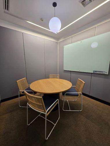 picture Premium office space for rent in the city center at Suthi Tower on Phetchaburi Road. Fully equipped with comprehensive office services and facilities.  - 8/13