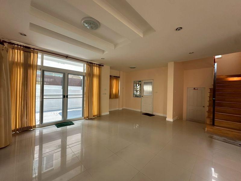 picture For sale: Large second-hand detached house, The Boulevard Sriracha, Chonburi project - 3/20