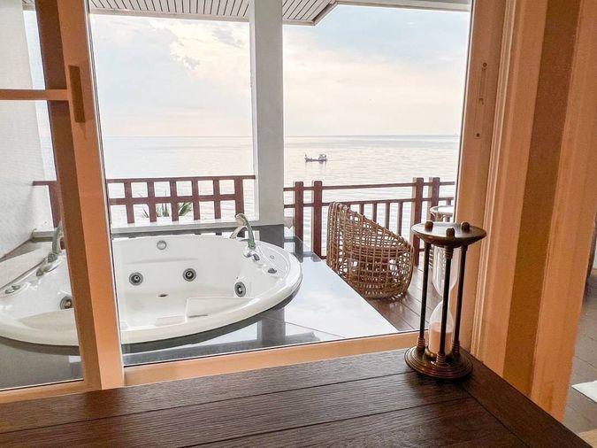 picture For Rent : Casaluna Beach Front : Beautiful house by the sea, beautifully decorated, ready to move in, has a private beach. - 16/21